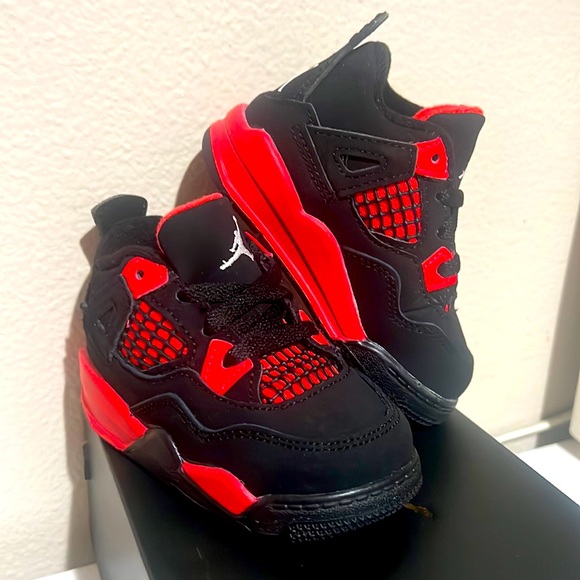 Kids Jordan 4 Retro (Black/ Red) - Picture 3 of 7